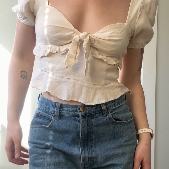Cream Puff Sleeve Crop Top - Picture 2 of 4